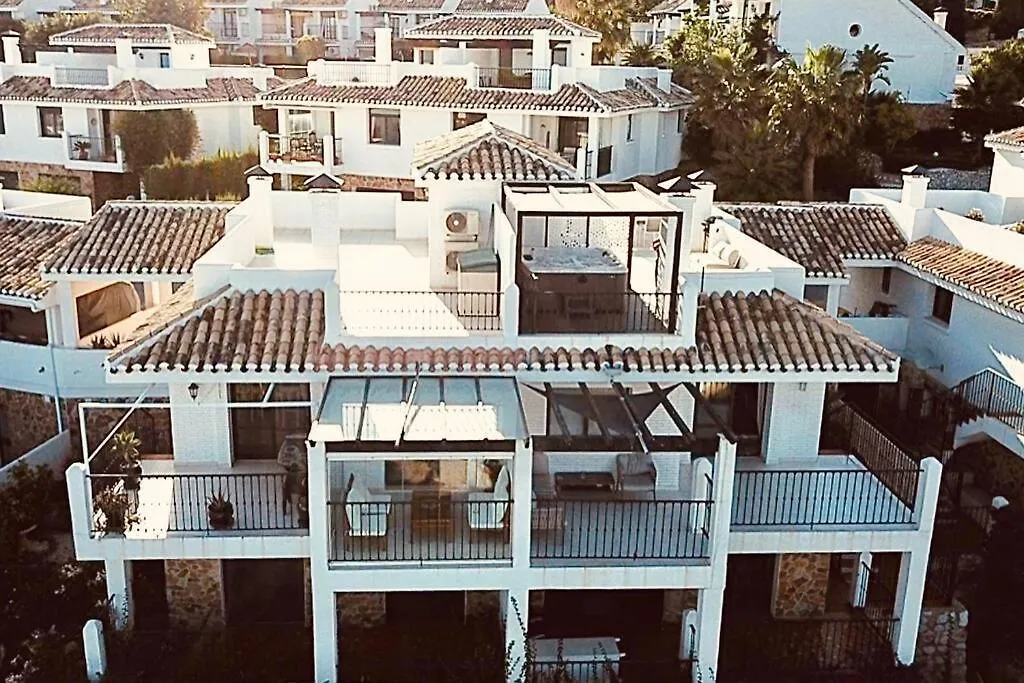3 Bedroom Semi Detached Villa With Stunning Views! بينالماذينا
