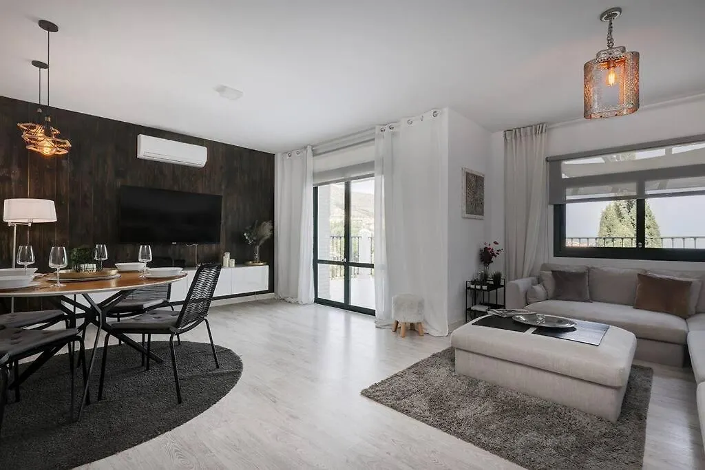 شقة 3 Bedroom Semi Detached Villa With Stunning Views! بينالماذينا